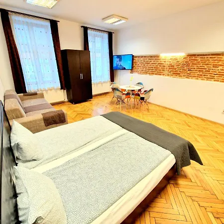 Key In Main Square Apartment *